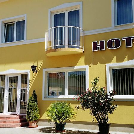 Hotel Sormester Szarvas Buitenkant foto