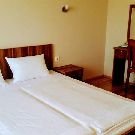 Hotel Sormester Szarvas Buitenkant foto