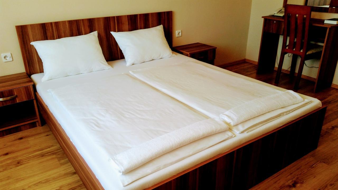 Hotel Sormester Szarvas Buitenkant foto