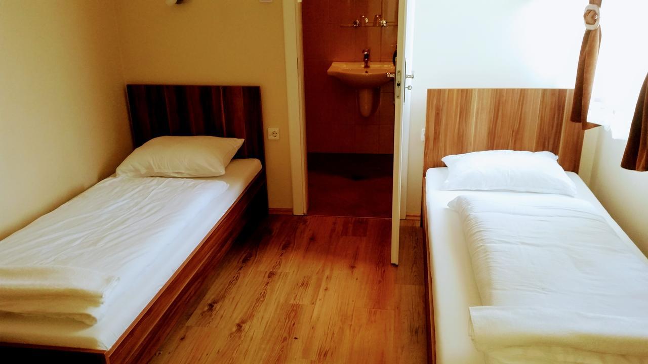 Hotel Sormester Szarvas Buitenkant foto